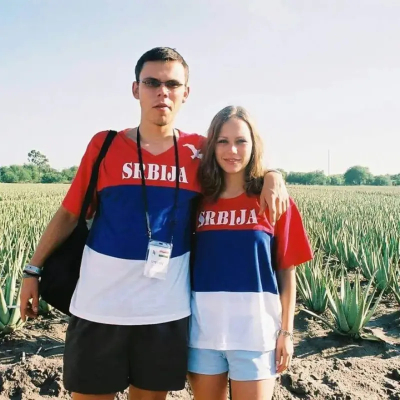 Sa bratom 2000. Arizona, Forever plantaže aloe vere